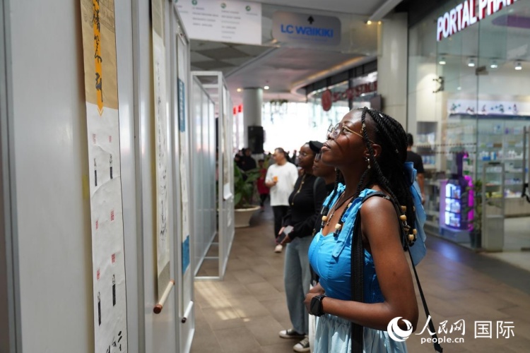 庙会现场。人民网记者 黄炜鑫摄